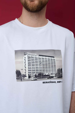 Футболка оверсайз унисекс "Юбилейная" белый