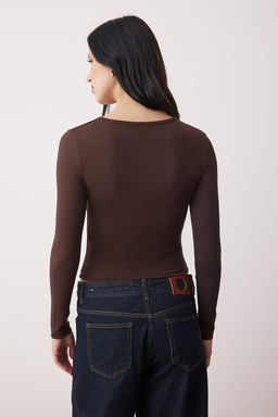 Kahverengi Soft Touch Yar?m Pat Dugmeli Vucuda Oturan Esnek Orme Bluz TWOAW26BZ00140