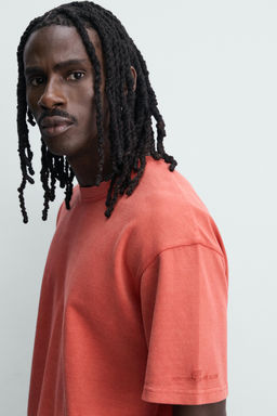 CAMISETA LAVADA ESTRUCTURA WAFFLE / Rojo