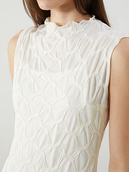 Dik Yaka Kendinden Desenli Elbise