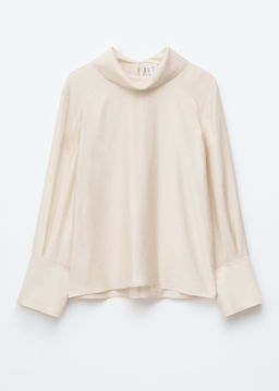 Blusa con cuello alzado doblado