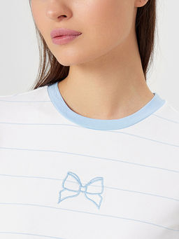 Футболка женская белая с вышитым бантиком на груди - Mark formelle фото 4
