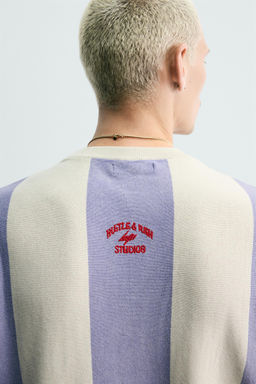 CAMISETA PUNTO RAYAS BORDADO PARCHE / Lila