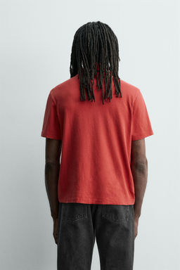 CAMISETA BOLSILLO AARON LEVINE X ZARA / Rojo