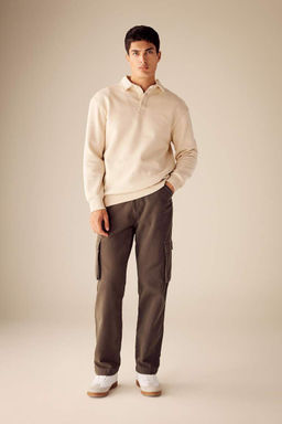 Брюки прямого кроя с нормальной талией и нормальной талией