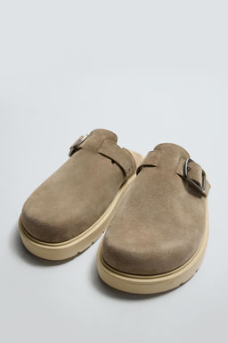 LEATHER BUCKLE CLOGS