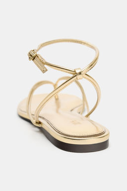 SANDALIA PLANA EFECTO METALIZADO / Oro - Zara фото 5