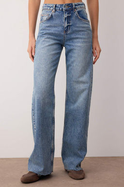 Mavi Yuksek Bel Pacas? Kesikli Az Esnek Wide Leg/Genis Paca Jeans TWOAW26JE00081