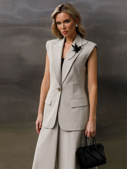 Жилет полуприлегающего силуэта