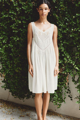 VESTIDO PLIEGUES BORDADOS FLORALES / Blanco roto - Zara фото 8