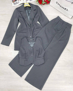 Костюм тройка