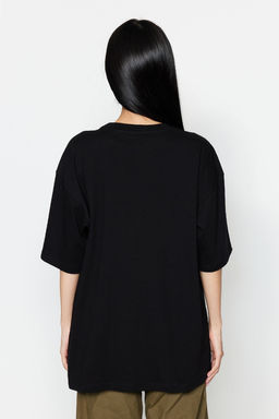 Siyah %100 Kal?n Pamuklu Premium Oversize/Genis Kal?p Bisiklet Yaka Orme T-Shirt TWOSS23TS00040