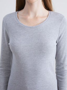 Uzun Kollu Kad?n Atlet