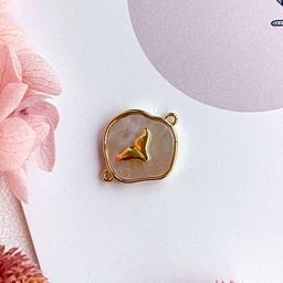 Коннектор перламутровый Хвост (1 шт)