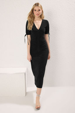 Trendyolmilla Zumrut Yesili V Yaka Dugme Detayl? Buzgulu Skater/Belden Ac?lan Midi Orme Elbise TWOSS25EL00538