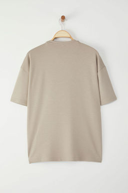 TRENDYOL MAN Siyah Oversize/Genis Kesim Metal Etiket Detayl? Yumusak Doku Interlok Kumas T-Shirt TMNSS25TS00105 - Trendyolmilla фото 8