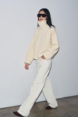 OVERSIZE HIGH NECK SWEATSHIRT