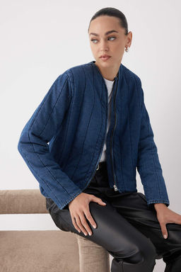 Wardrobe Essentials Koyu Mavi Kapitone Regular Denim Ceket | TWOAW26CE00013