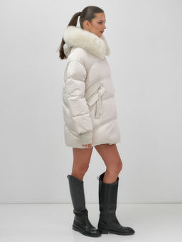 Куртка зимняя женская с мехом и капюшоном тренд бежевого цвета 7737B - Visdeer фото 15