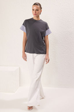 Antrasit Kal?n Pamuklu Relaxed/Rahat Kesim Poplin Kol Detayl? Orme T-Shirt TWOSS24TS00007