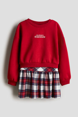 Conjunto de sudadera y falda