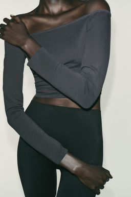 OFF-THE-SHOULDER TOP - Zara фото 12