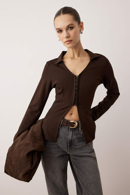 Siyah Cizgili Polo Yaka Agrafl? Ftited/Vucuda Oturan Esnek Orme Bluz TWOAW26BZ00038 - Trendyolmilla фото 5