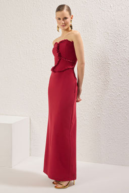 TRENDYOLMILLA Bordo Straplez Puskul Detayl? Dokuma Uzun S?k Abiye & Mezuniyet Elbise TPRSS25AE00140