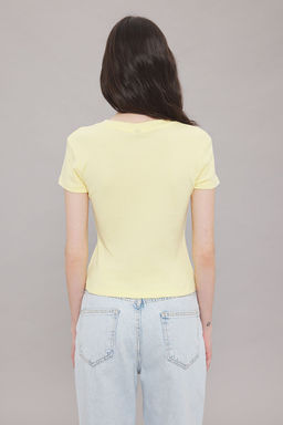 Ac?k Sar? Tavsan Bask?l? Fitted/Vucuda Oturan Orme T-Shirt TWOSS25TS00095