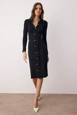 Trendyolmilla Siyah Vucuda Oturan Uzun Kol Polo Yaka Fitilli Dugmeli Esnek Midi Orme Elbise TWOAW23EL00115