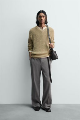 IRREGULAR TEXTURED V-NECK JUMPER