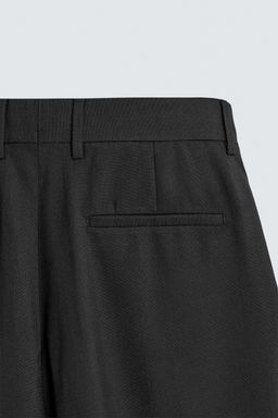 PANTAL?N RELAXED FIT PLIEGUES / Negro