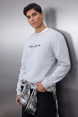 Gri Regular/Normal Kesim Nak__l_ __i Polarl_/S_cak Tutan Sweatshirt TMNAW23SW00481 - Trendyolmilla фото 2