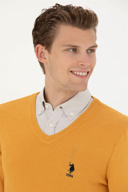 Мужской горчичный базовый свитер Неожиданная скидка в корзине