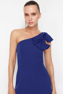 Saks Vucuda Oturan Volan Detayl? Tek Kol Dokuma Uzun Abiye Elbise TPRSS24AE00152 - Trendyolmilla фото 3