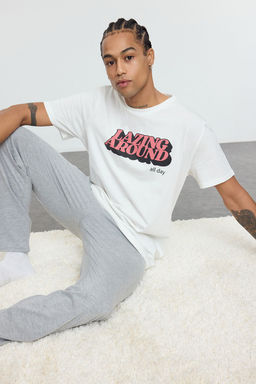 TRENDYOL MAN Ekru %100 Pamuk Regular Fit Bask?l? Orme Pijama Tak?m? TMNAW25PT00009