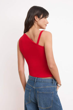 K?rm?z? Fitted/Vucuda Oturan Asimetrik Yaka Tek Kol Kolsuz Krep Orme Bluz TWOSS26BZ00634