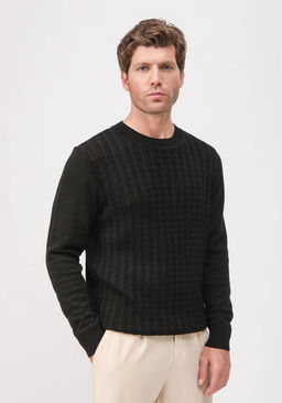 Джемпер с косами на передней полочке черный