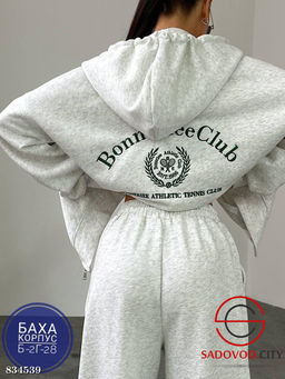 Спортивный женский костюм