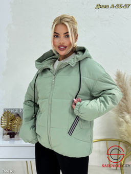 Женская куртка с капюшоном короткая