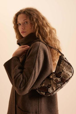 Kad?n Suni Deri Omuz Cantas?