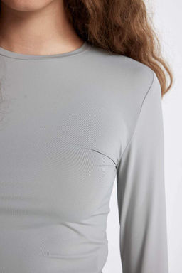 Женская серая базовая однотонная футболка с круглым вырезом и длинными рукавами - Defacto фото 5