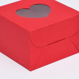 Цена за 4 шт. Коробка сборная подарочная, красная, с фигурным окном «Сердце», 10×10×6.5 см