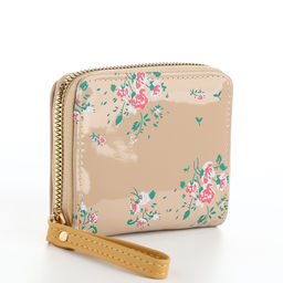 Кошелёк женский на молнии с ремешком, лакированный, бежевый