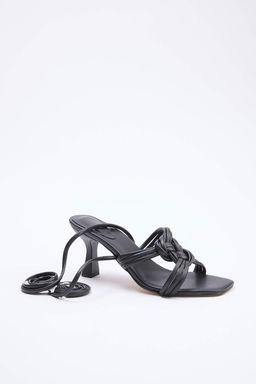 Siyah Baglama Detayl? 7,5 cm Kad?n Klasik Topuklu Ayakkab? TAKSS26TO00046