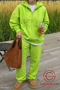 Спортивный женский костюм