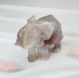 Слон резной из камня Агат с жеодой