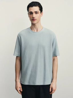 Футболка из фактурной ткани / Zarina