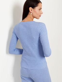 Лонгслив облегающий из фактурного трикотажа в рубчик с круглым вырезом на пуговицах - Vilatte фото 3