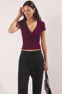 Trendyolmilla Murdum Dugum Detayl? Fitted/Vucuda Oturan Orme Bluz TWOSS25BZ00518